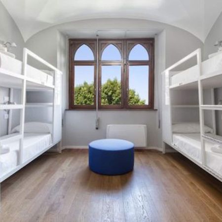 Babila Hostel Милано Екстериор снимка