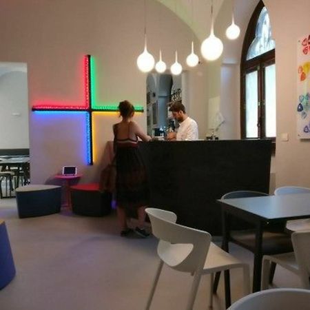 Babila Hostel Милано Екстериор снимка