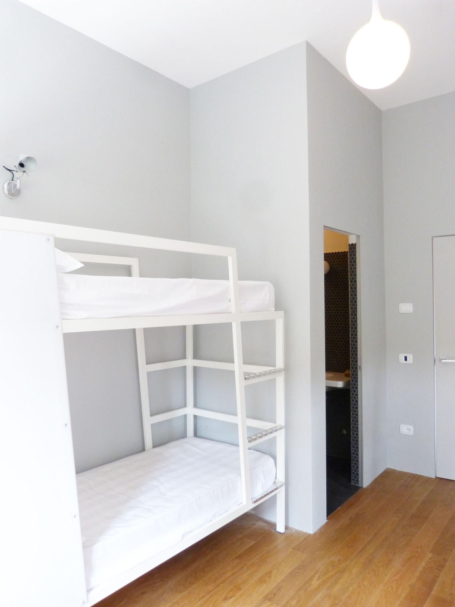 Babila Hostel Милано Екстериор снимка