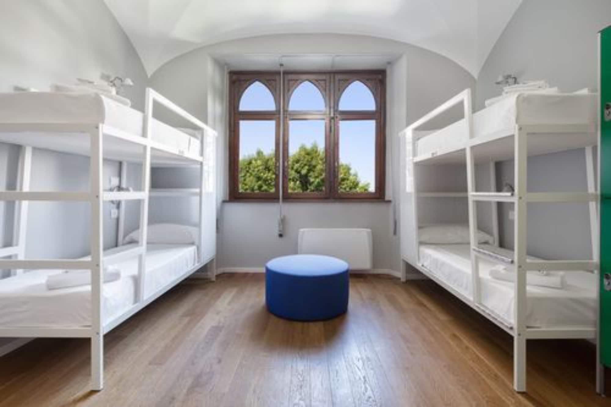 Babila Hostel Милано Екстериор снимка