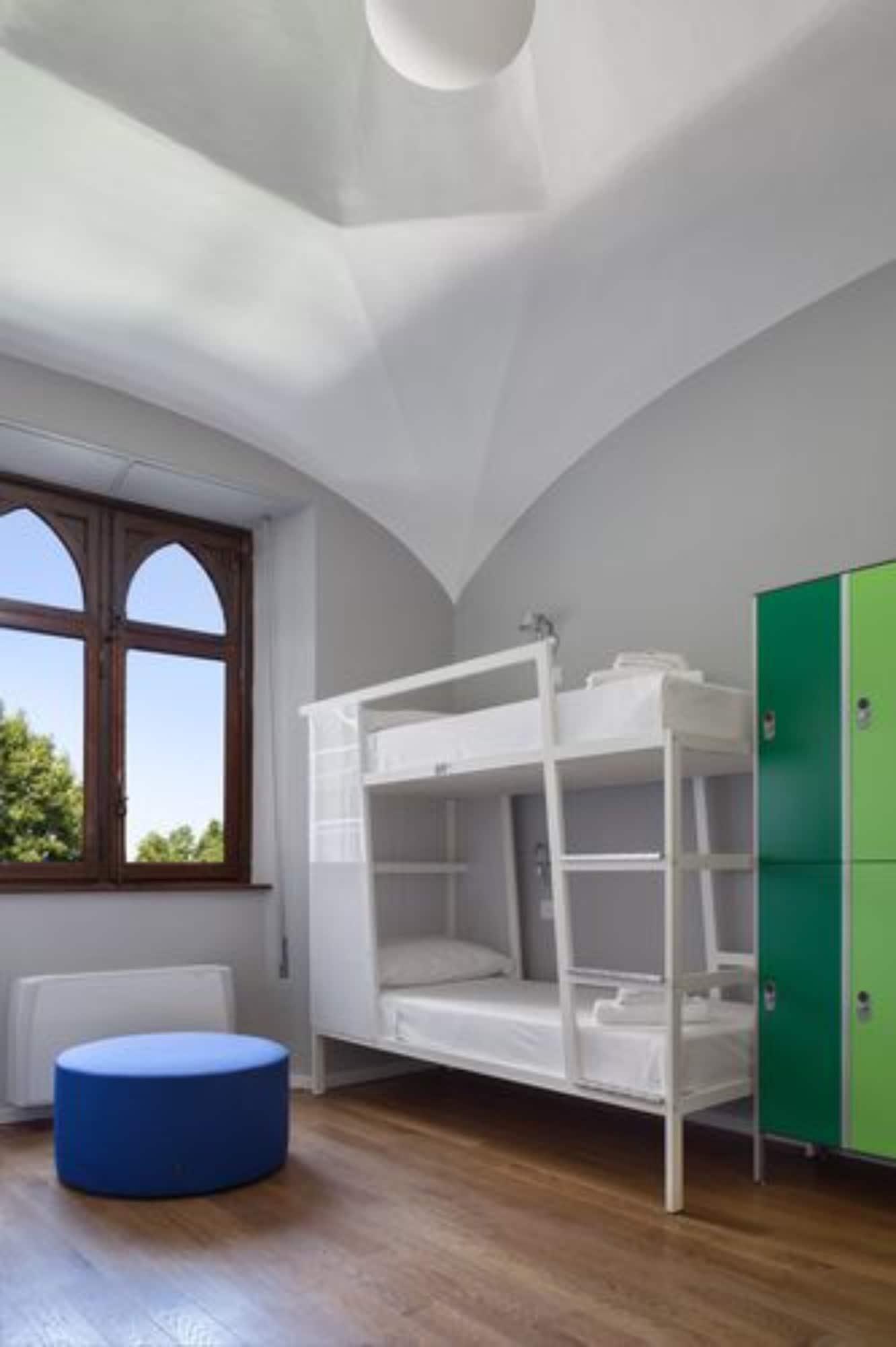 Babila Hostel Милано Екстериор снимка