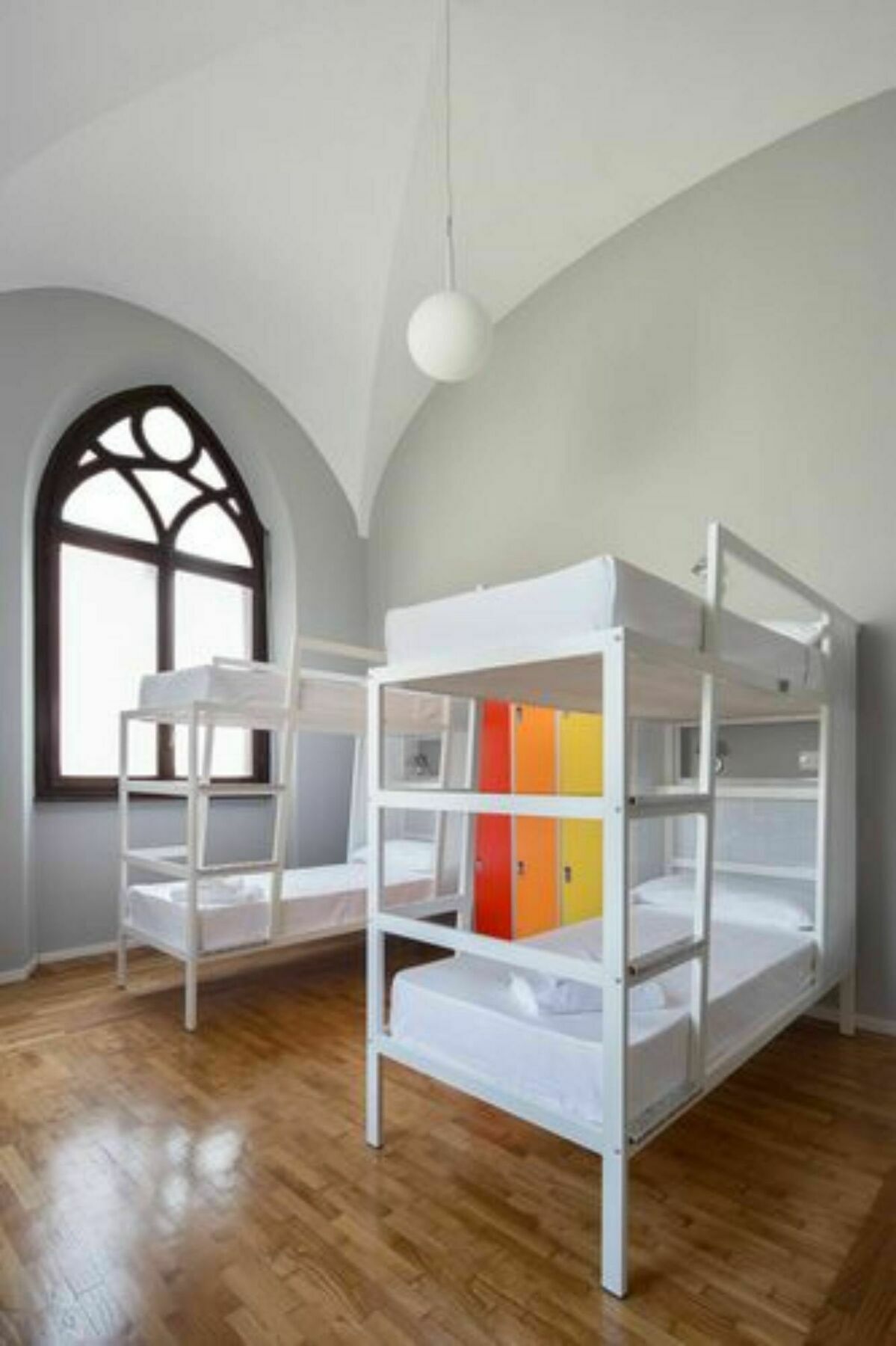 Babila Hostel Милано Екстериор снимка